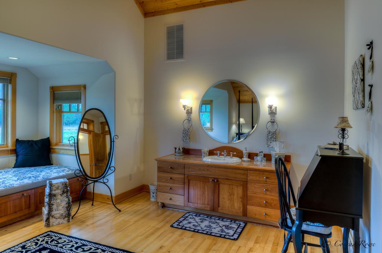 The Lodge At Trout Creek Bed And Breakfast Extérieur photo