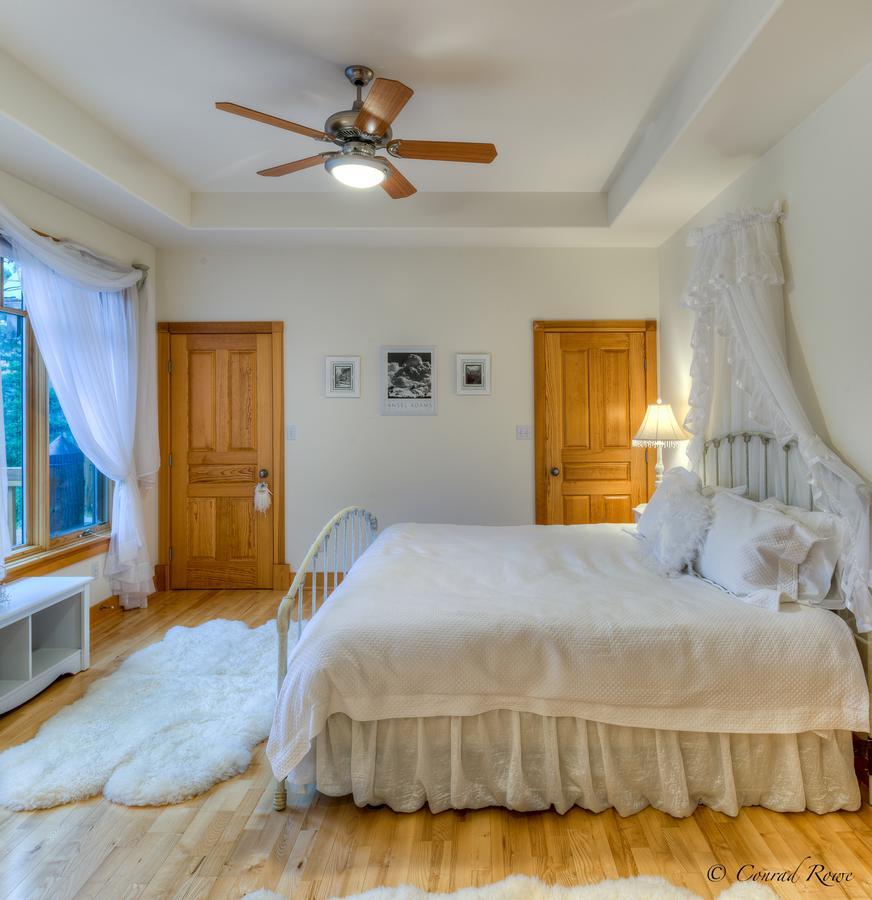 The Lodge At Trout Creek Bed And Breakfast Extérieur photo